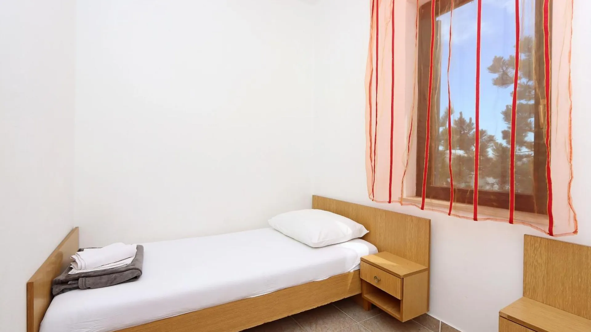Apartments With A Parking Space Pag - 18345 Pag Town